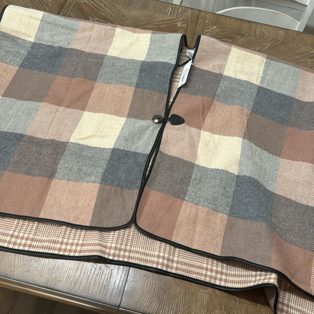 Liz Claiborne One Size Fits Most Poncho